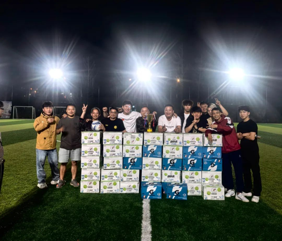 黑貓集團(tuán)足球隊(duì)合影2.jpg